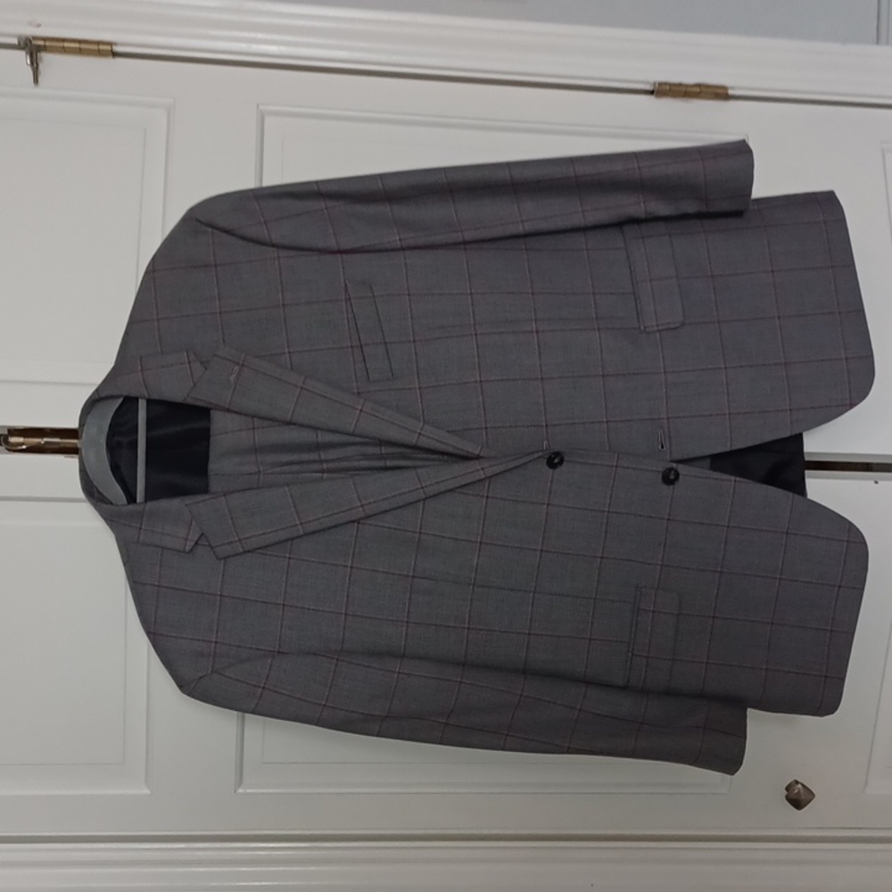 Men's Sean John 46R 2 button suit.